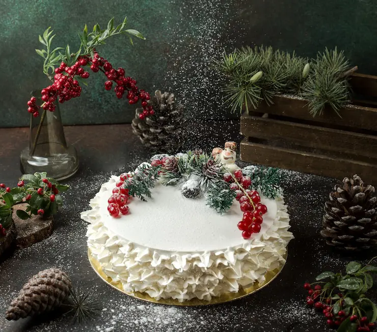Christmas Tree Berry Pavlova cake