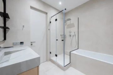 Frameless shower door