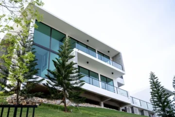 Decoding the Cost-Benefit Analysis of Aluminium vs. UPVC Windows