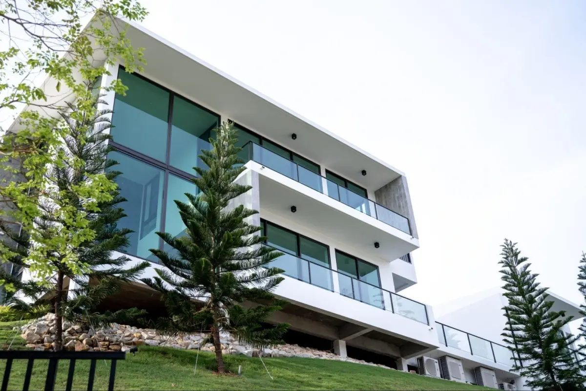 Decoding the Cost-Benefit Analysis of Aluminium vs. UPVC Windows