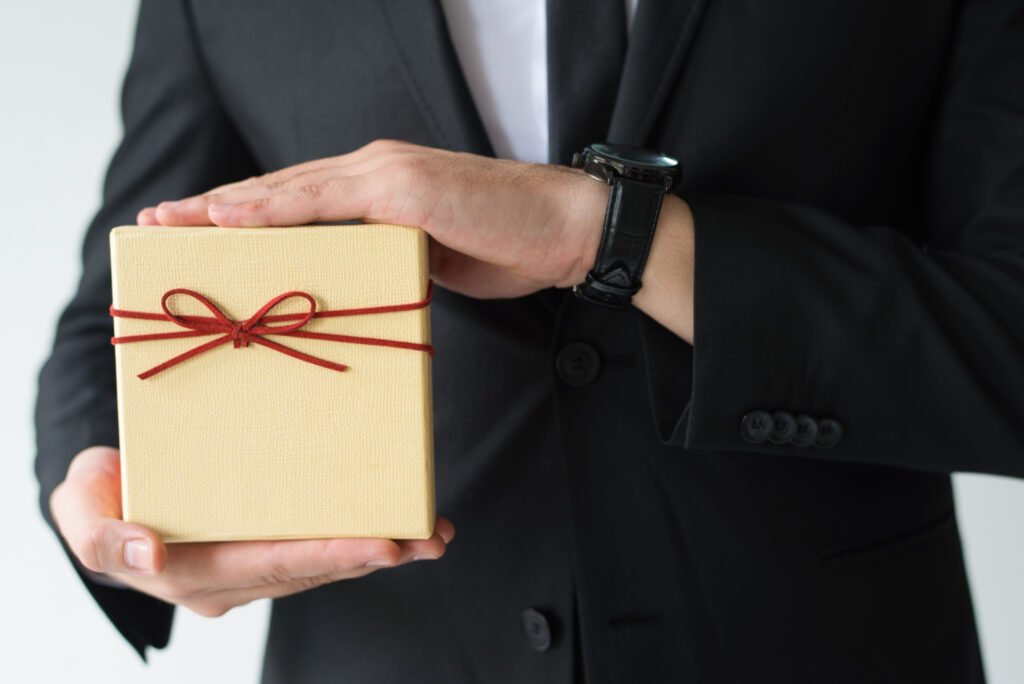 Five Ways Employee Gifting Builds a Winning Workplace Culture