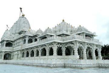 Why Marble Is the Best Material for Durable and Elegant Home Temples